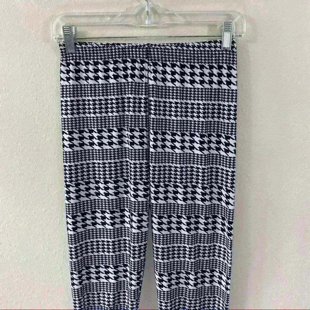Black and white houndstooth check super soft leggings